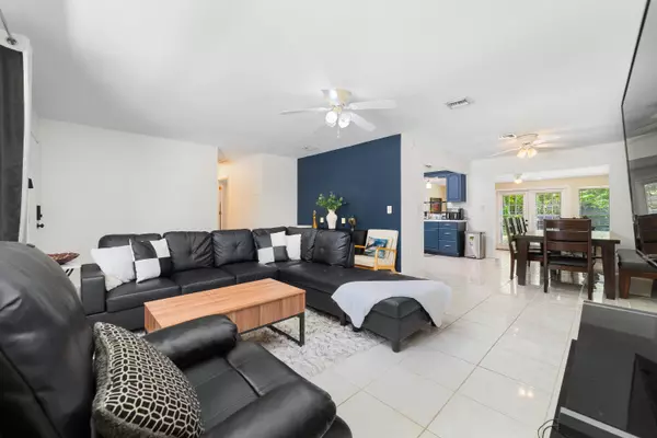 Port Saint Lucie, FL 34983,332 SE Majestic TER