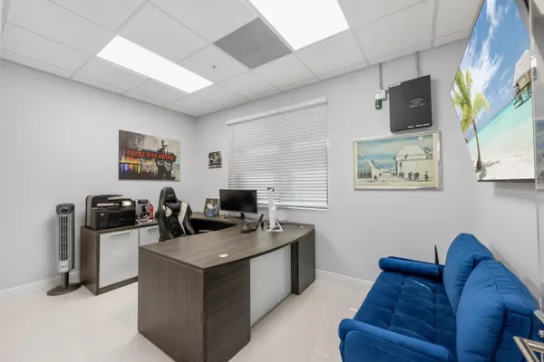 Royal Palm Beach, FL 33411,9200 Belvedere RD 207