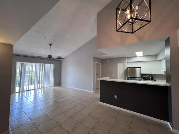 Lake Worth, FL 33463,7896 Sonoma Springs CIR 303