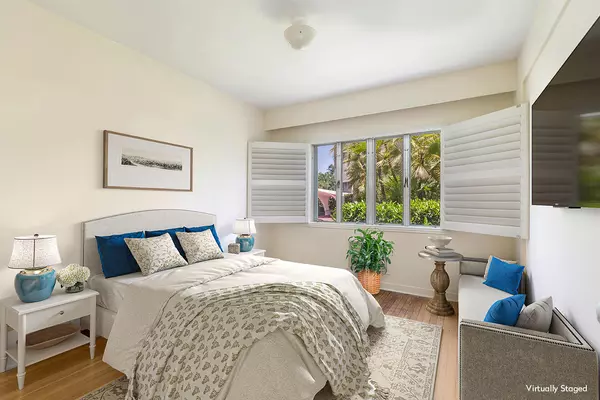 Palm Beach, FL 33480,381 S Lake DR 8