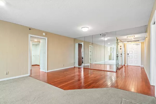Pompano Beach, FL 33069,3520 Oaks WAY 1004