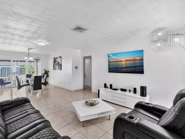 Dania, FL 33004,13 SE 14th ST