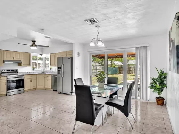 Dania, FL 33004,13 SE 14th ST