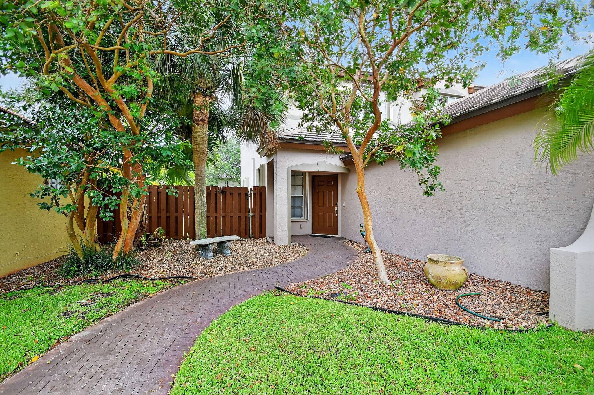 Lake Worth, FL 33463,7553 Savannah LN