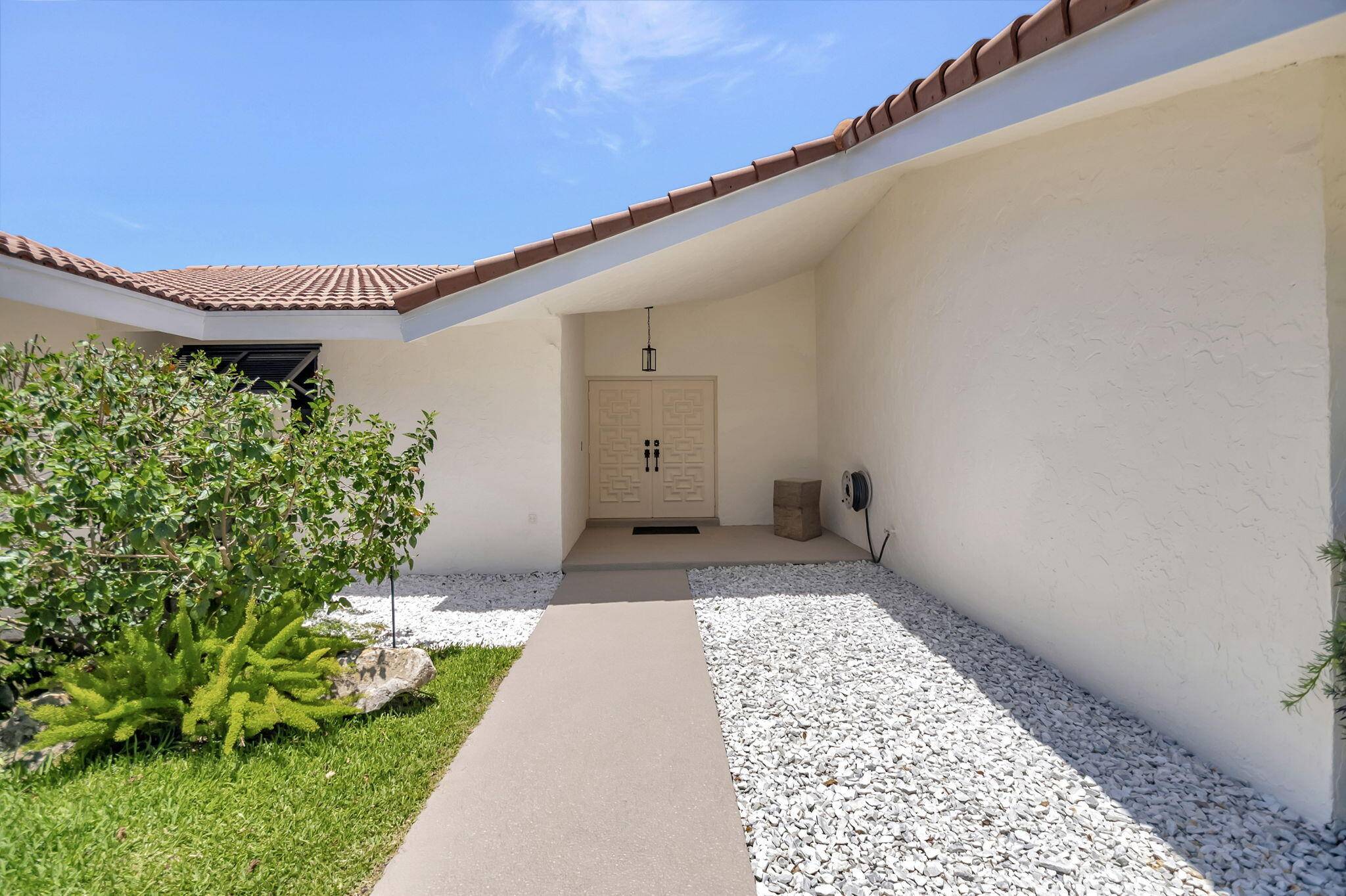 Delray Beach, FL 33445,902 Foxpointe CIR