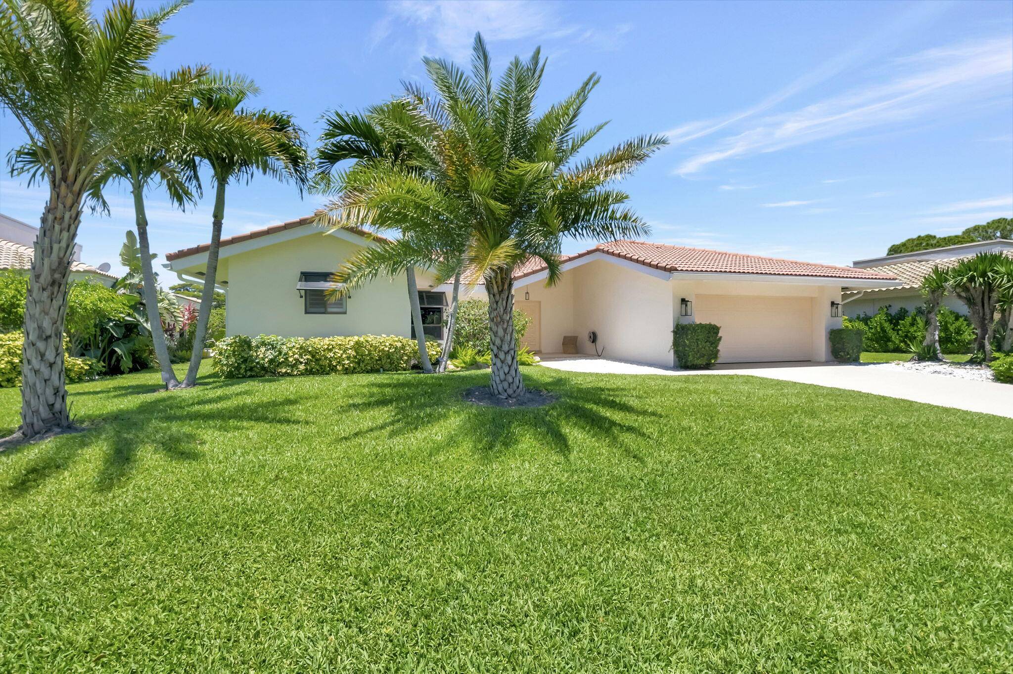 Delray Beach, FL 33445,902 Foxpointe CIR