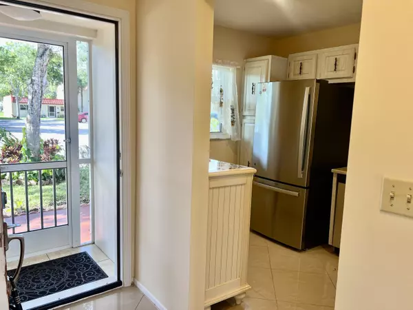 West Palm Beach, FL 33411,176 Lake Evelyn DR
