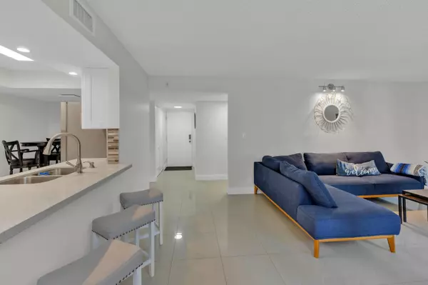 Delray Beach, FL 33444,955 Dotterel 2104 RD 2104