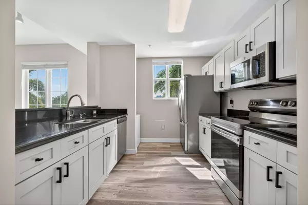 Jupiter, FL 33458,1200 Town Center DR 330