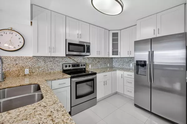 Aventura, FL 33180,20335 W Country Club DR 909