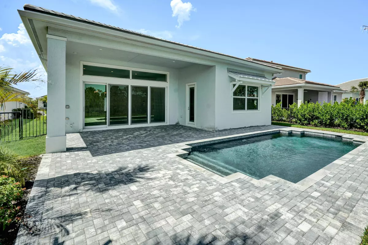 Port Saint Lucie, FL 34984,142 SE Calmo CIR