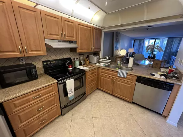 Boca Raton, FL 33432,1 Royal Palm WAY 305