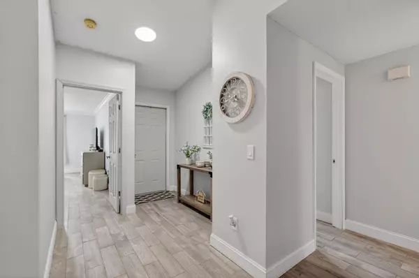 Boynton Beach, FL 33472,8300 E Little Beth DR