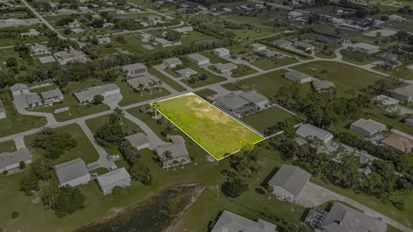 North Fort Myers, FL 33917,18742 Crosswind AVE