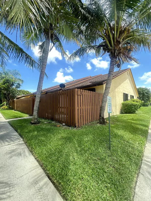 391 Springdale CIR, Palm Springs, FL 33461