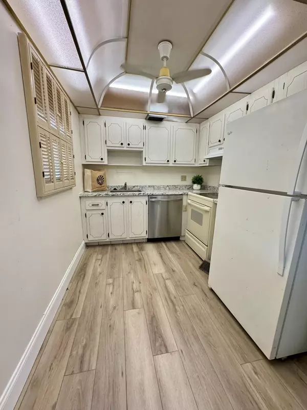 460 Saxony J, Delray Beach, FL 33446