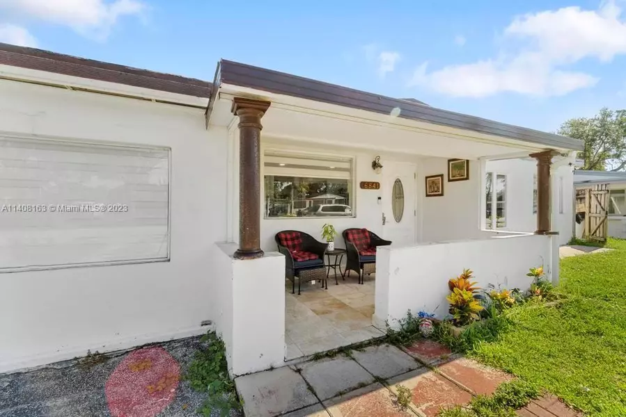 6841 Atlanta ST, Hollywood, FL 33024