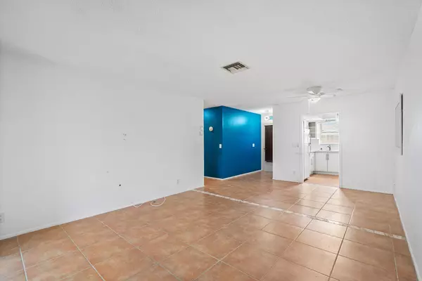 West Palm Beach, FL 33415,2775 W Dudley DR F