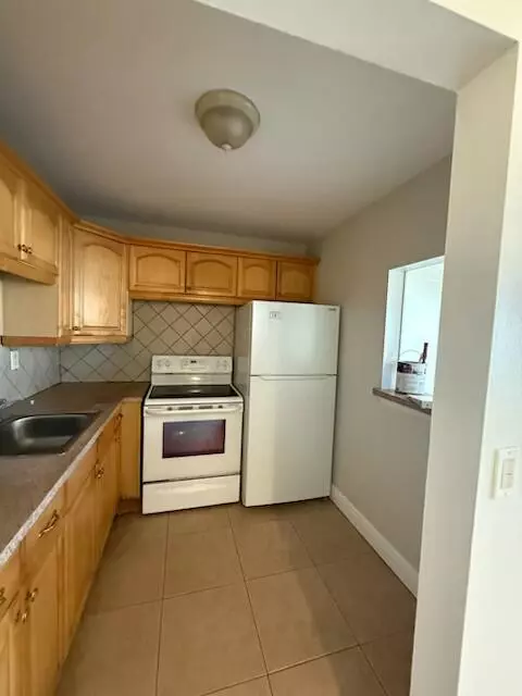 90 Andover D, West Palm Beach, FL 33417