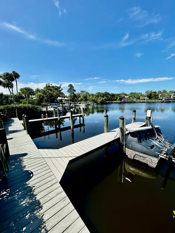 Stuart, FL 34994,944 NW NW Spruce Ridge DR B2