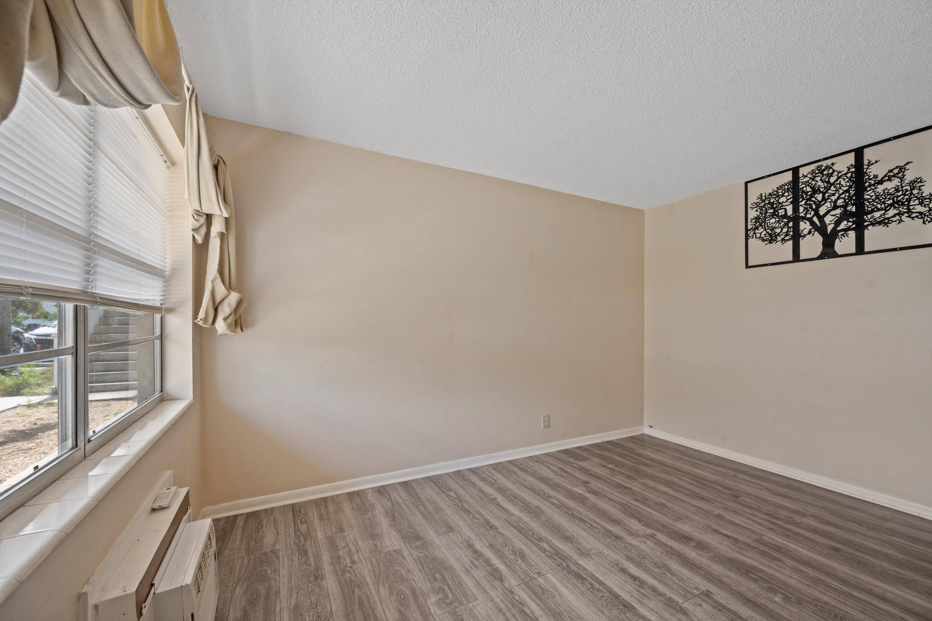 Lake Worth Beach, FL 33460,201 S J ST 3