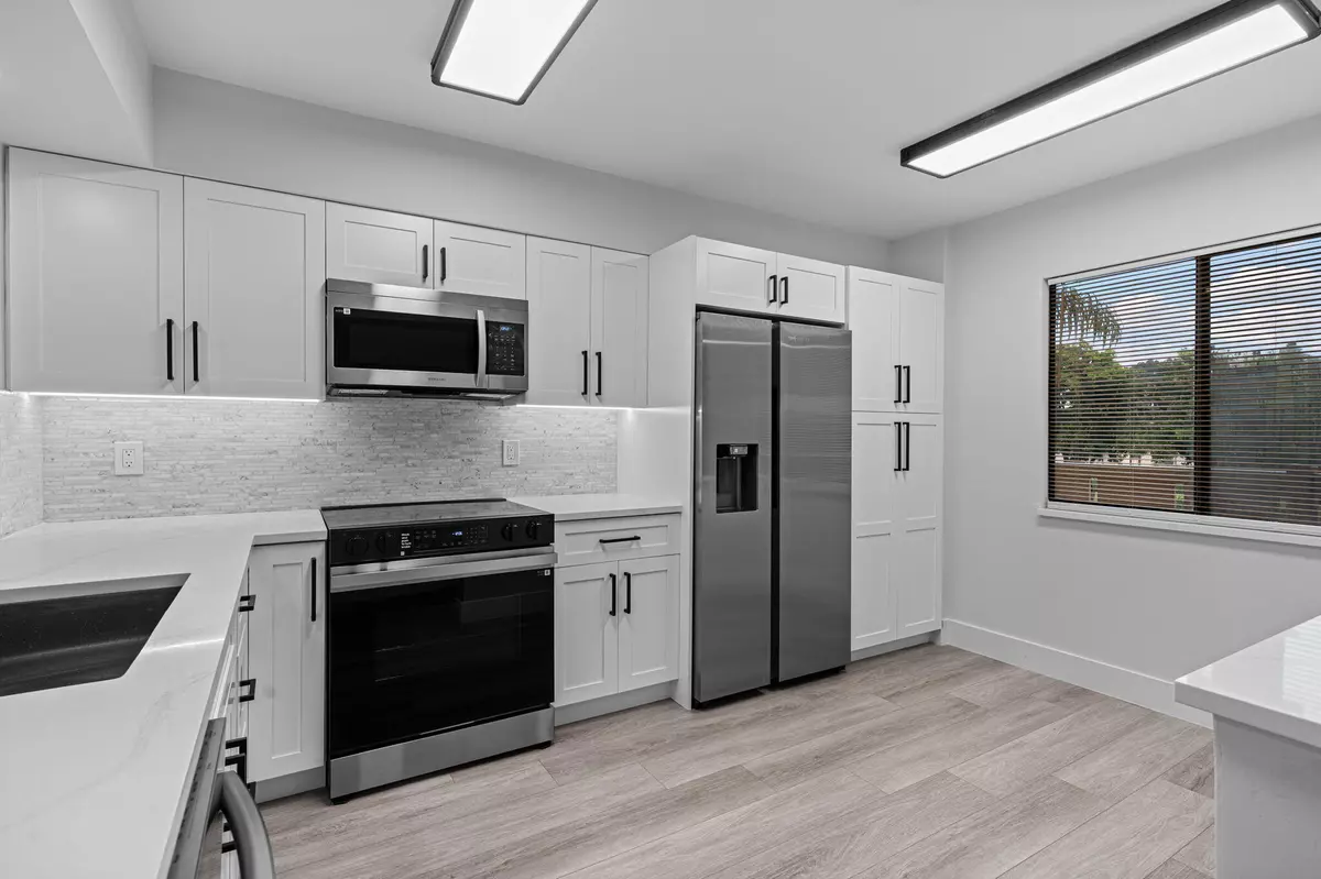 Delray Beach, FL 33446,6866 Huntington LN 401