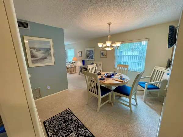 Vero Beach, FL 32962,28 Vista Gardens TRL 201