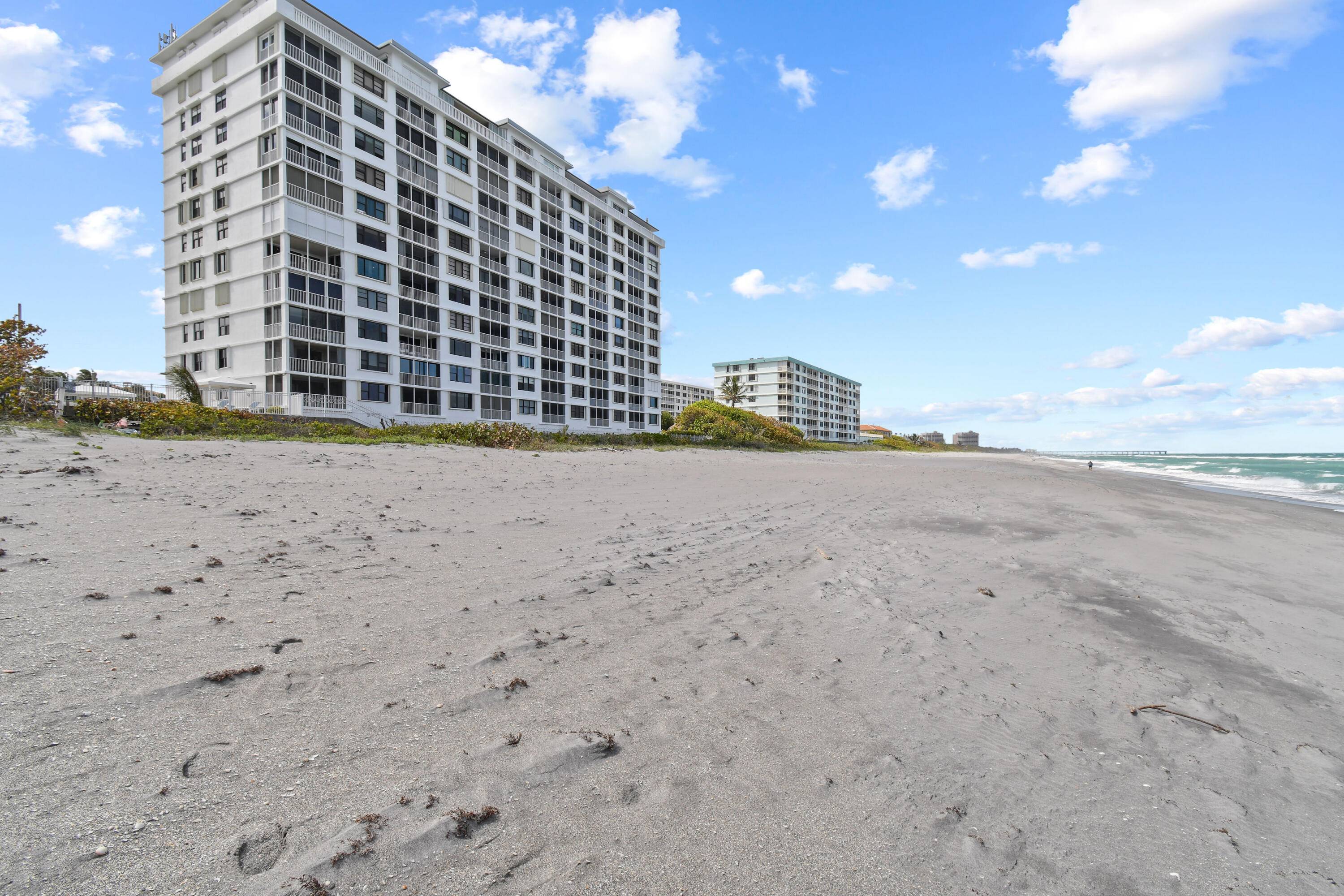 Juno Beach, FL 33408,840 Ocean DR 404