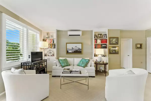 Palm Beach, FL 33480,455 Worth AVE 209