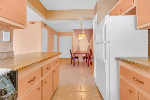 Boca Raton, FL 33486,1150 NW 13th ST 252c