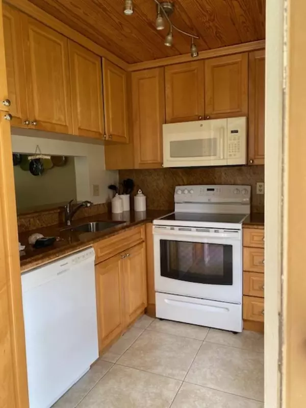 Coral Springs, FL 33065,3576 N University DR D-5