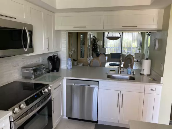 Delray Beach, FL 33444,600 Egret CIR 7401