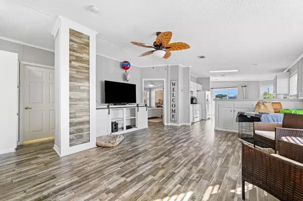 Hobe Sound, FL 33455,8321 SE Skylark AVE