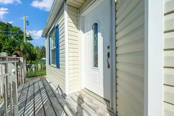 Hobe Sound, FL 33455,8321 SE Skylark AVE