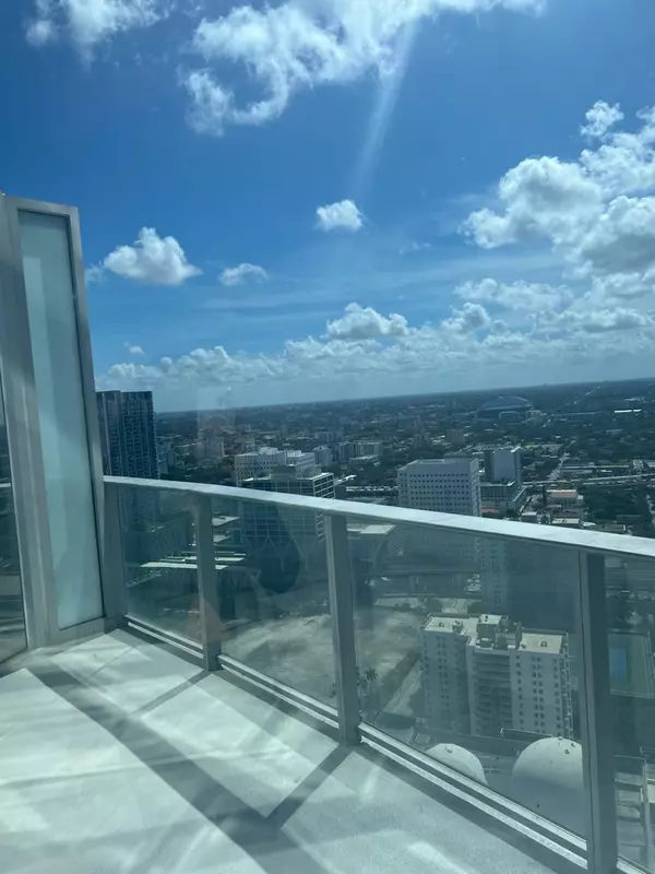 851 NE 1st AVE 3802, Miami, FL 33132