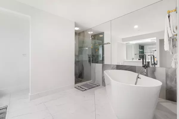 West Palm Beach, FL 33401,529 S S Flagler DR Th3f