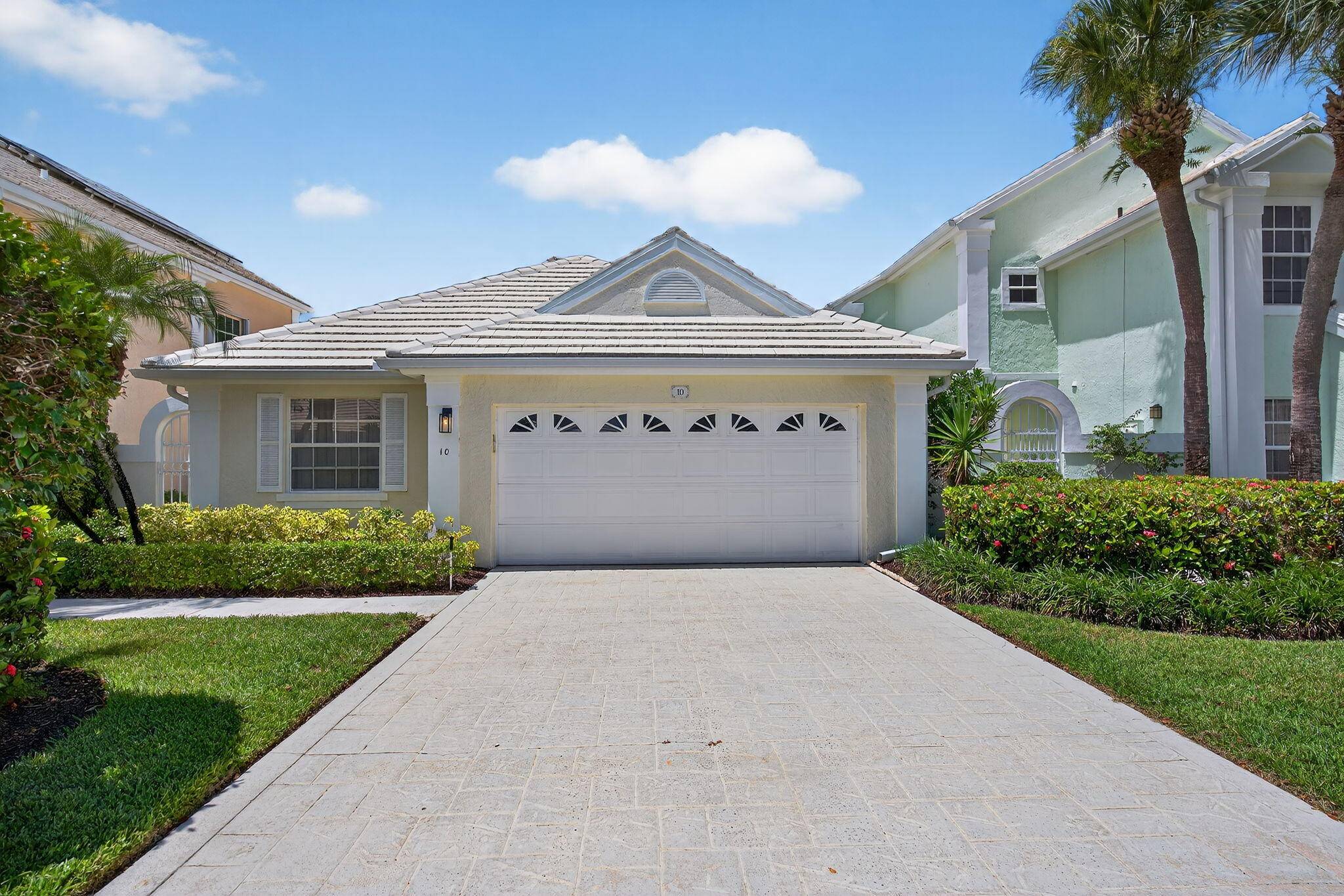10 Brighton CT, Palm Beach Gardens, FL 33418