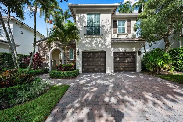 705 Bocce CT, Palm Beach Gardens, FL 33410