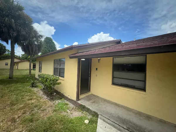 403 Glenwood DR 403, West Palm Beach, FL 33415