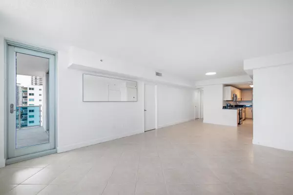 North Bay Village, FL 33141,7501 E Treasure DR 8n