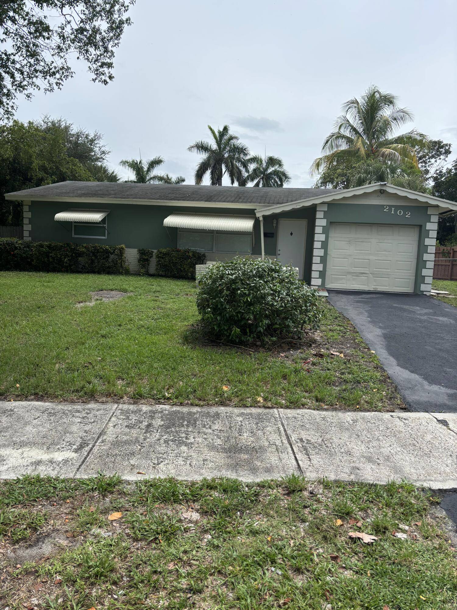 2102 SW 13th CT, Delray Beach, FL 33445