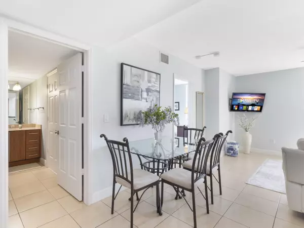 West Palm Beach, FL 33401,610 Clematis ST 722
