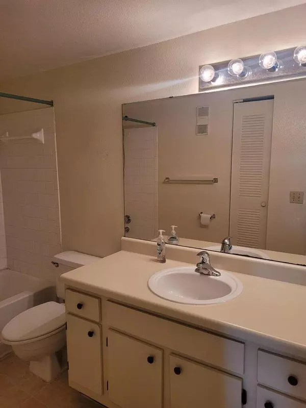 West Palm Beach, FL 33409,1401 Village BLVD 125