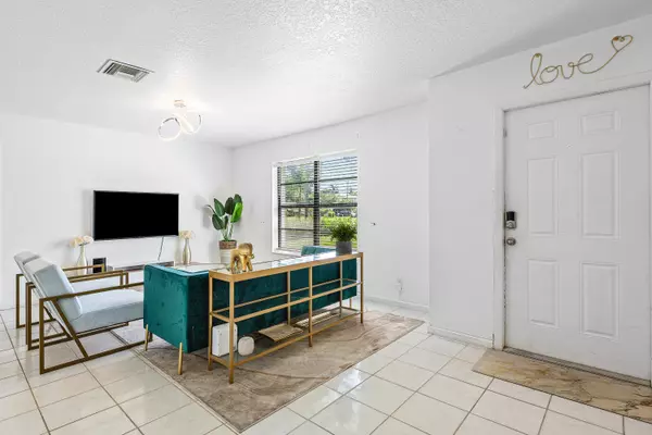 Boynton Beach, FL 33435,3135 S Seacrest BLVD
