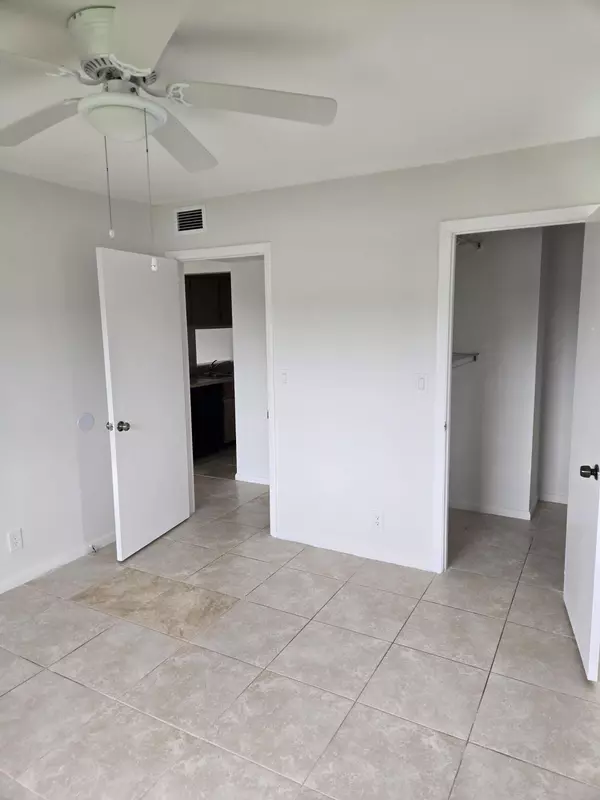 West Palm Beach, FL 33415,1766 Abbey RD 202
