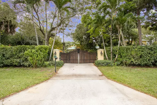 92 Squire DR, Wellington, FL 33414