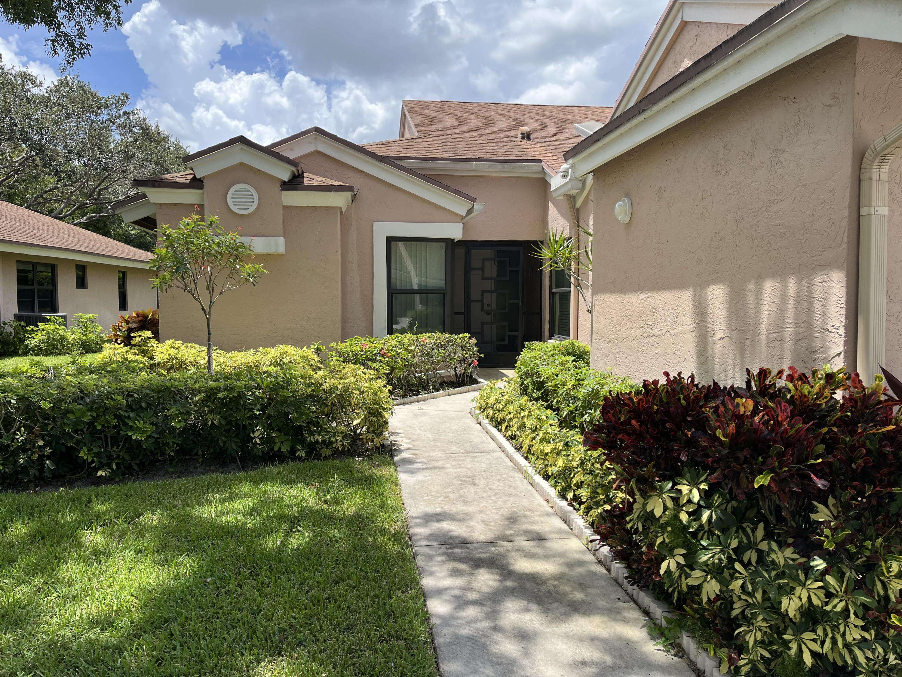 8279 Springlake DR, Boca Raton, FL 33496