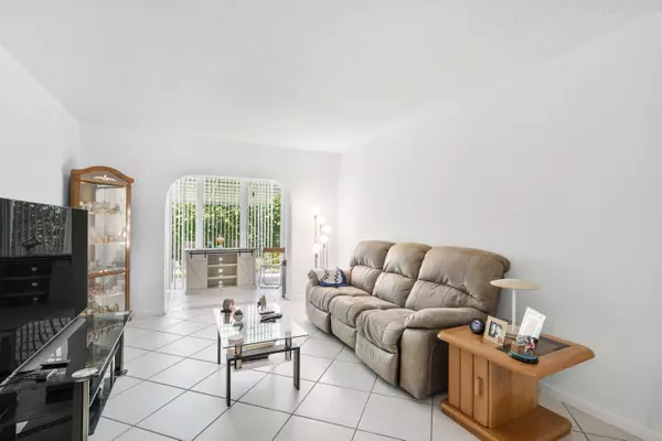 Boynton Beach, FL 33426,1115 Lake Terrace 111