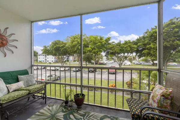 1000 Hillcrest CT 214, Hollywood, FL 33021