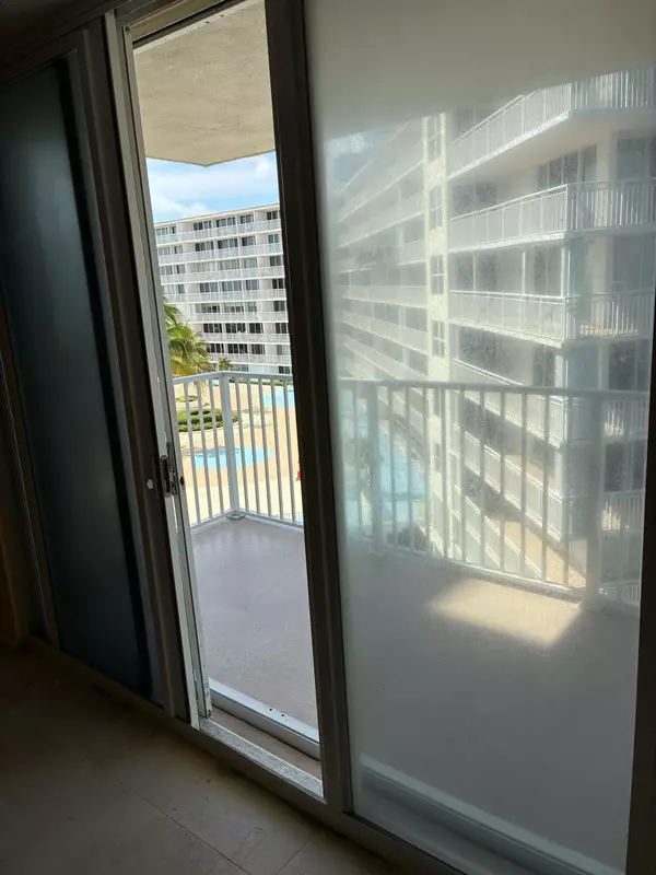 South Palm Beach, FL 33480,3540 S Ocean BLVD 609